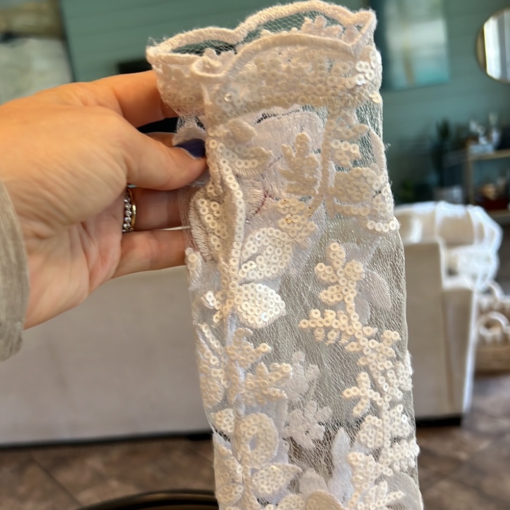 Dress the population lace/sequin dress! Size M - Picture 11 of 12